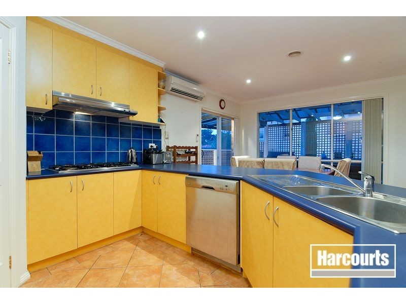 8 Whiting Court, Skye VIC 3977