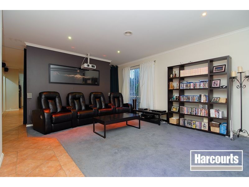 8 Whiting Court, Skye VIC 3977