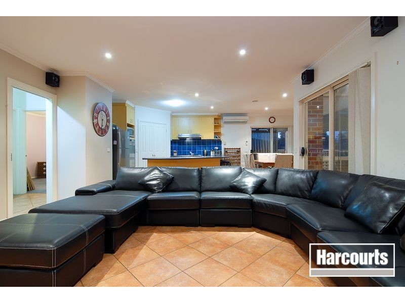 8 Whiting Court, Skye VIC 3977