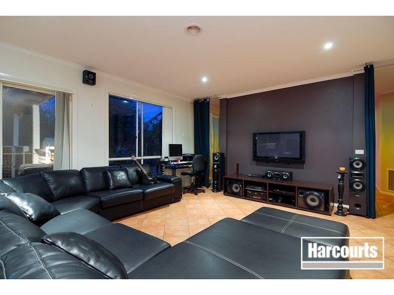 8 Whiting Court, Skye VIC 3977