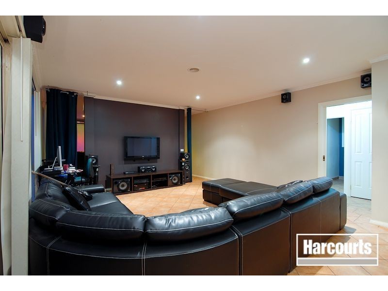 8 Whiting Court, Skye VIC 3977