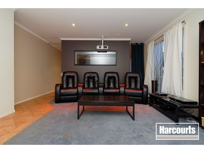 8 Whiting Court, Skye VIC 3977