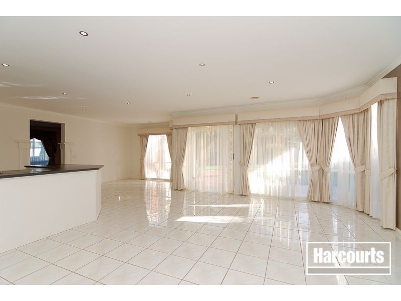 12 Leffern Court, Carrum Downs VIC 3201