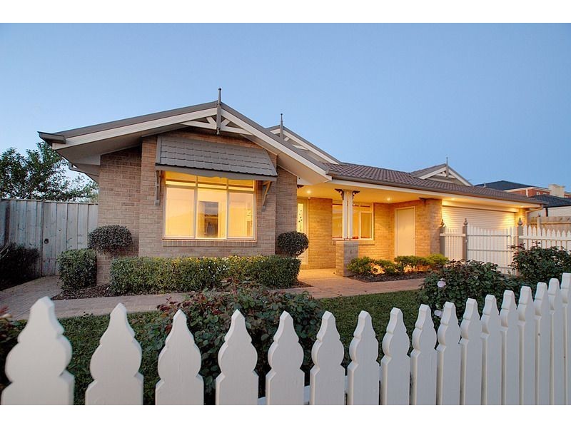 6 Emerald Rise, Skye VIC 3977