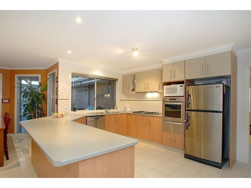 6 Emerald Rise, Skye VIC 3977