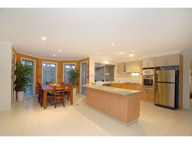 6 Emerald Rise, Skye VIC 3977