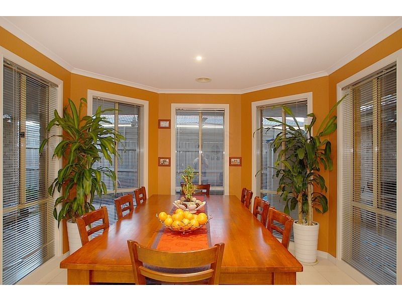 6 Emerald Rise, Skye VIC 3977