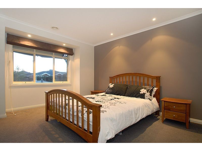 6 Emerald Rise, Skye VIC 3977