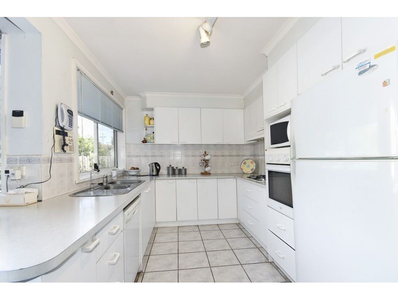 38 Henry Crescent, Seaford VIC 3198