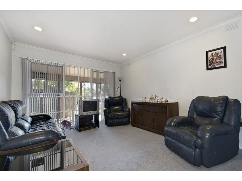 38 Henry Crescent, Seaford VIC 3198