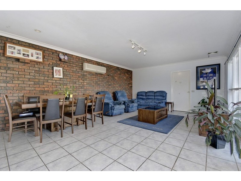 38 Henry Crescent, Seaford VIC 3198