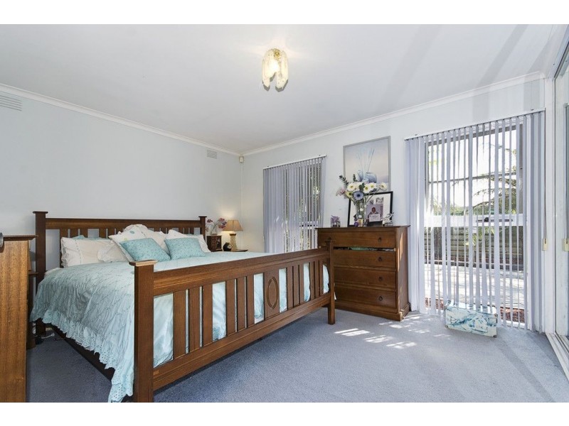 38 Henry Crescent, Seaford VIC 3198