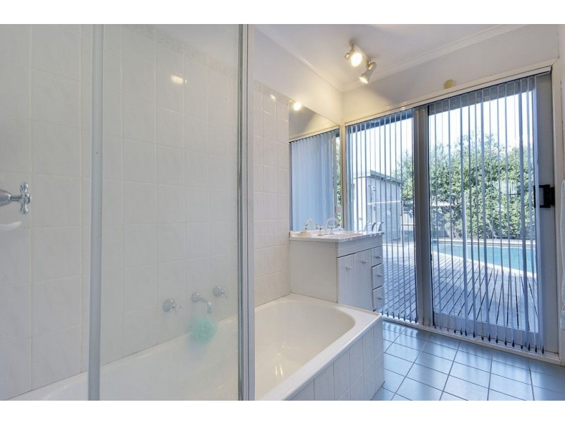 38 Henry Crescent, Seaford VIC 3198