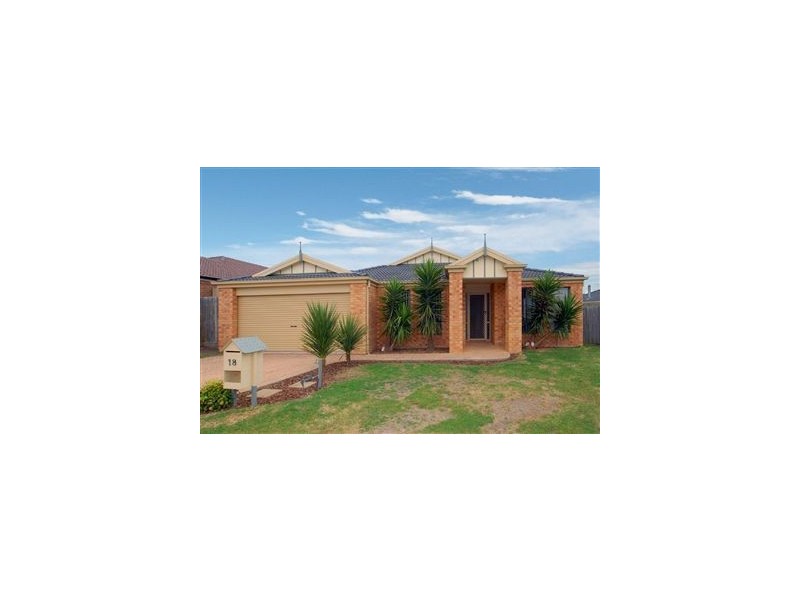 18 Friuli Place, Skye VIC 3977