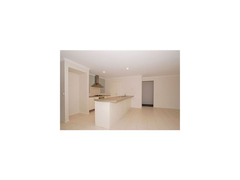 18 Friuli Place, Skye VIC 3977