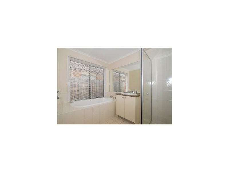 18 Friuli Place, Skye VIC 3977