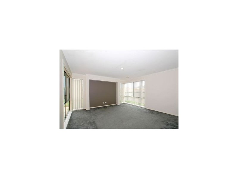 18 Friuli Place, Skye VIC 3977