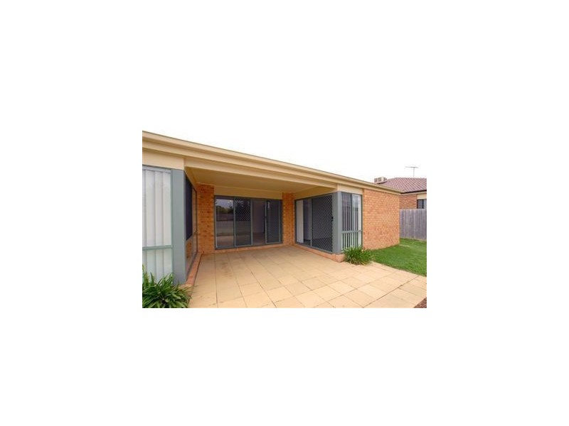 18 Friuli Place, Skye VIC 3977