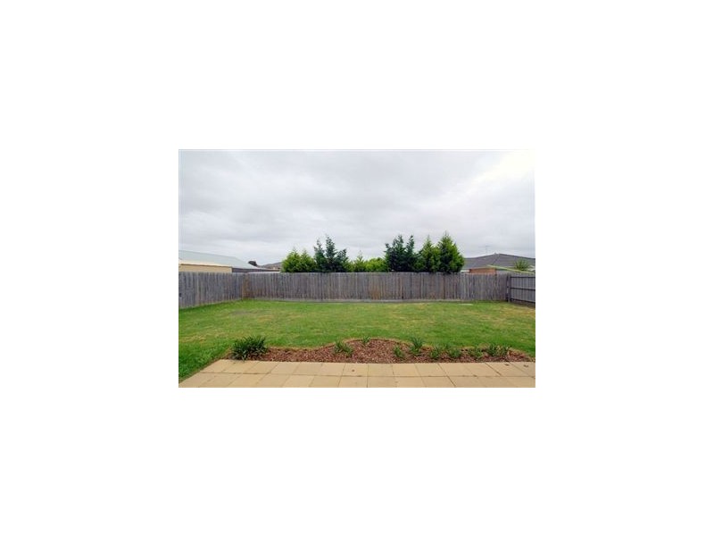 18 Friuli Place, Skye VIC 3977