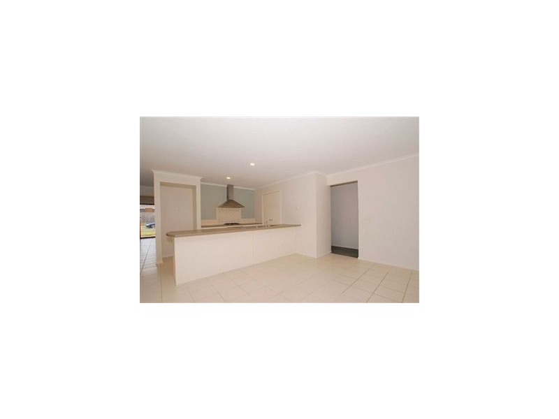 18 Friuli Place, Skye VIC 3977