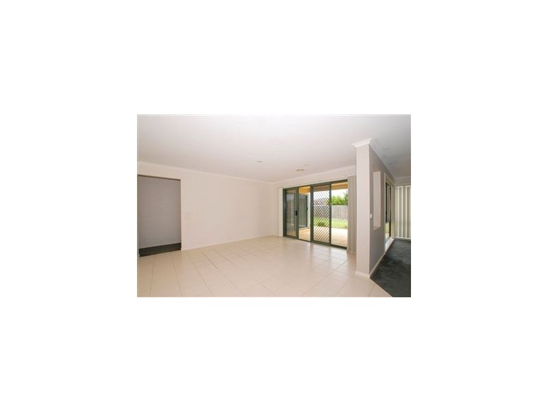 18 Friuli Place, Skye VIC 3977