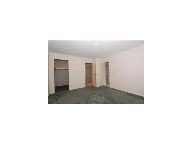 18 Friuli Place, Skye VIC 3977