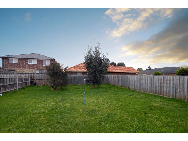 75 Greenwood Drive, Carrum Downs VIC 3201