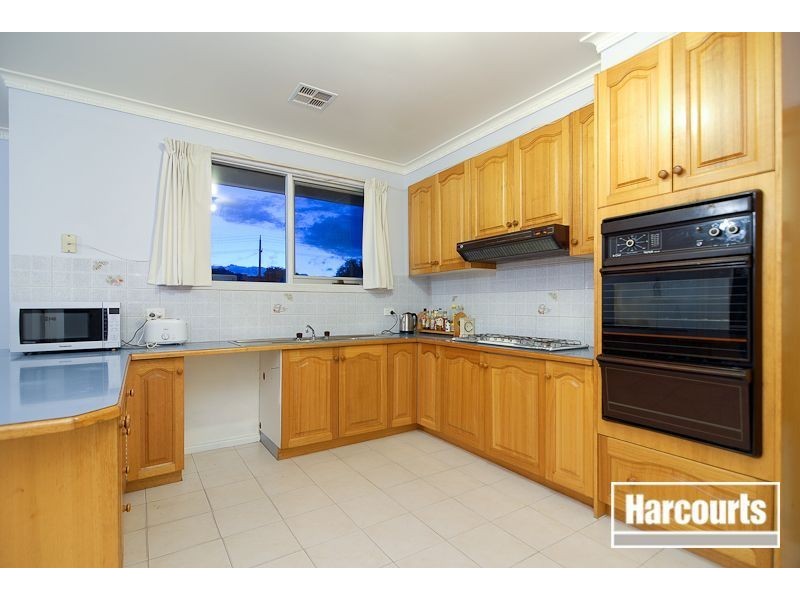 4 Duke Court, Skye VIC 3977