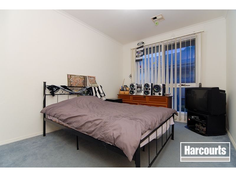 4 Duke Court, Skye VIC 3977