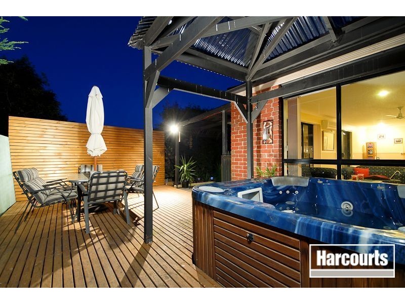 8 Alfred Deakin Grove, Skye VIC 3977