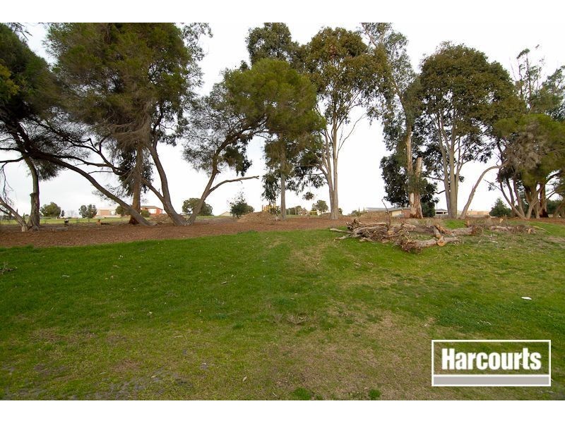 8 Alfred Deakin Grove, Skye VIC 3977