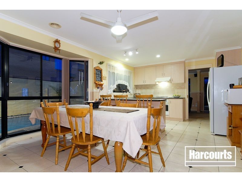 8 Alfred Deakin Grove, Skye VIC 3977