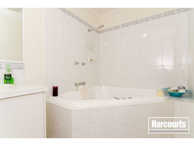 16 Bushlark Drive, Carrum Downs VIC 3201