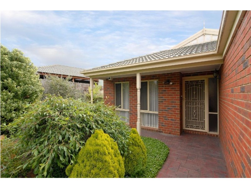 13 Hooper Drive, Skye VIC 3977