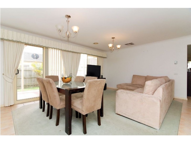 13 Hooper Drive, Skye VIC 3977
