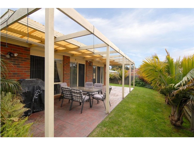 13 Hooper Drive, Skye VIC 3977