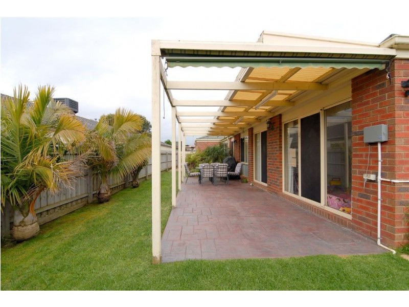 13 Hooper Drive, Skye VIC 3977