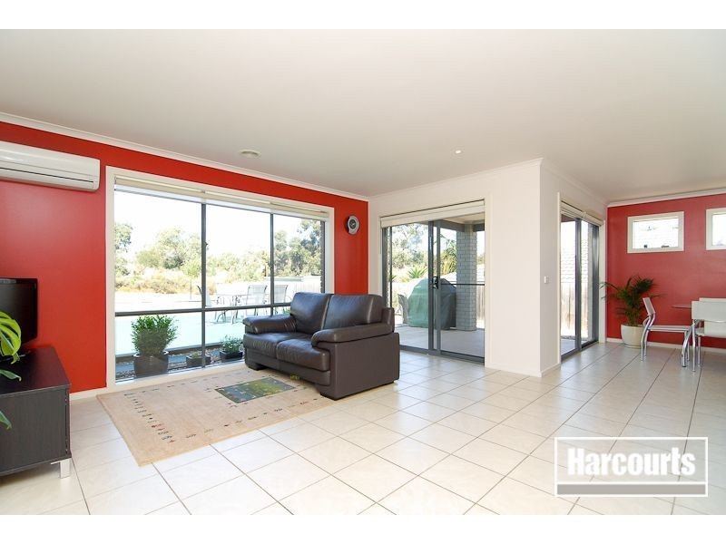 13 Flora Park Way, Carrum Downs VIC 3201