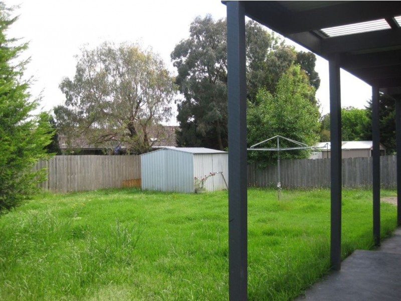 27 Greenwood Drive, Carrum Downs VIC 3201
