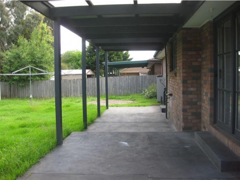 27 Greenwood Drive, Carrum Downs VIC 3201