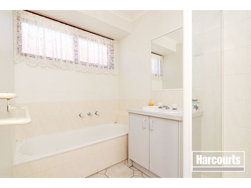 4 Greenslopes Drive, Carrum Downs VIC 3201