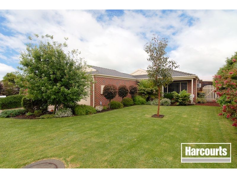 11 Ross Crescent, Skye VIC 3977