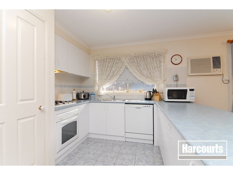 11 Ross Crescent, Skye VIC 3977