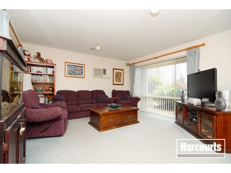 11 Ross Crescent, Skye VIC 3977