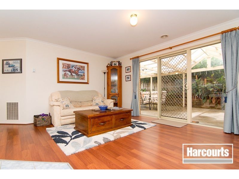 11 Ross Crescent, Skye VIC 3977