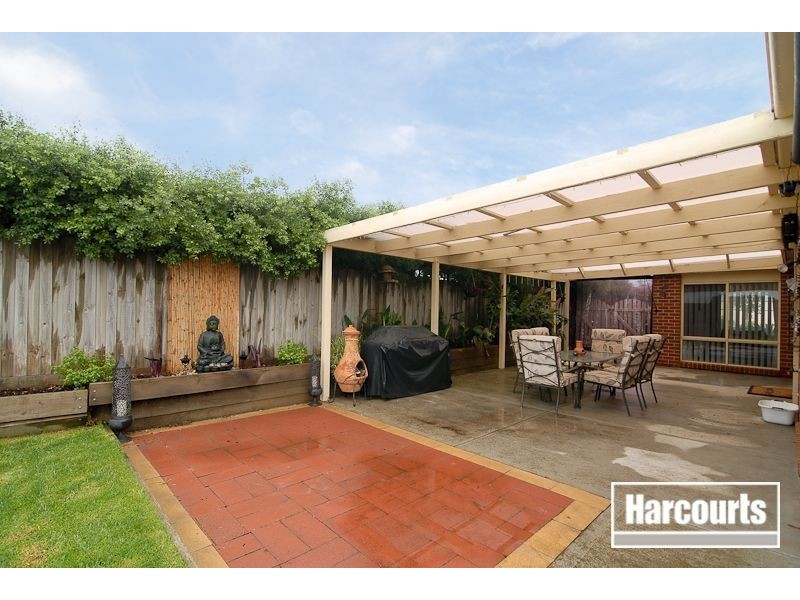 11 Ross Crescent, Skye VIC 3977