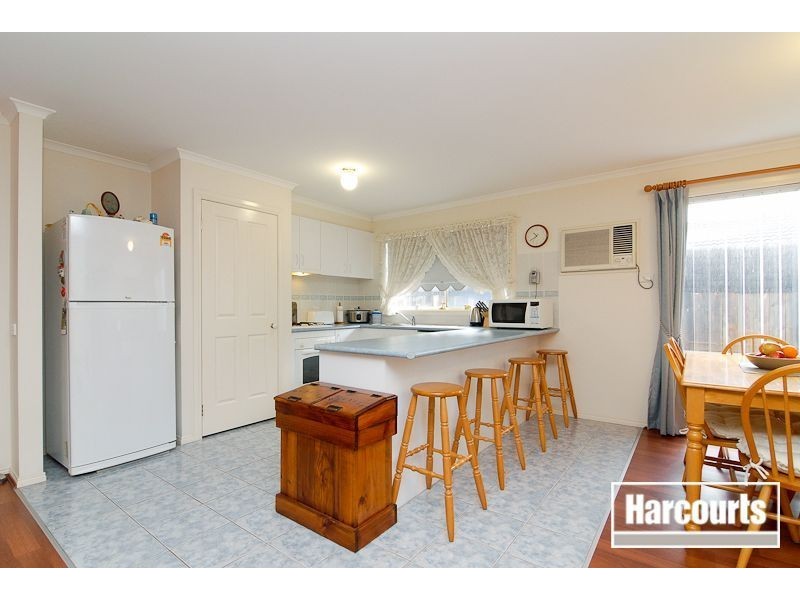 11 Ross Crescent, Skye VIC 3977