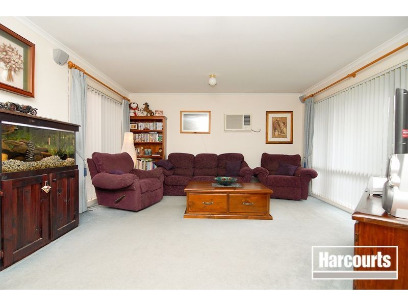 11 Ross Crescent, Skye VIC 3977