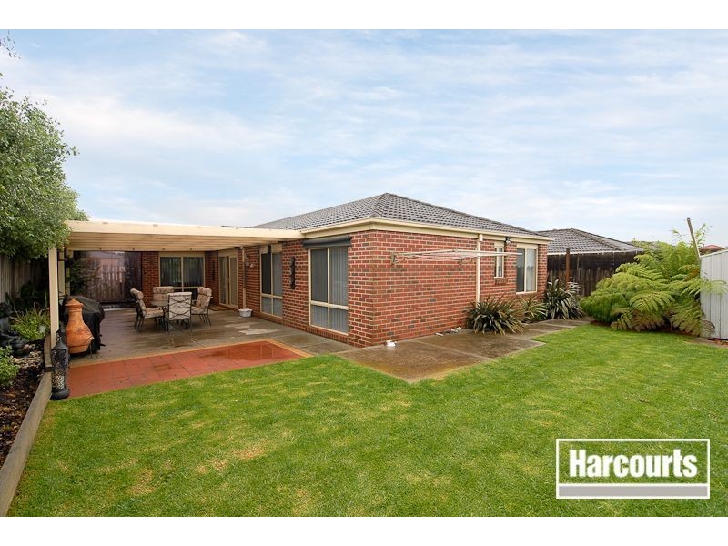 11 Ross Crescent, Skye VIC 3977