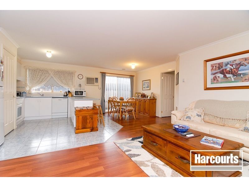 11 Ross Crescent, Skye VIC 3977